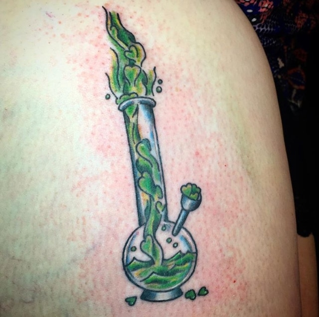 tattoo bong maconha