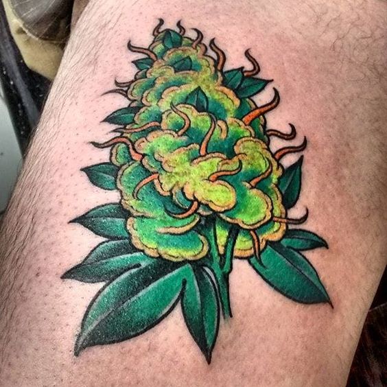 tatuagem de maconha colorida