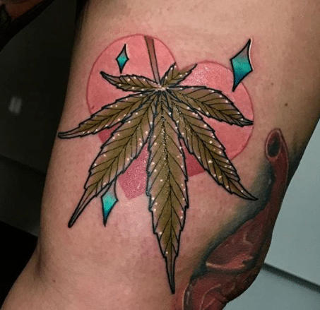 tatuagem de maconha masculina