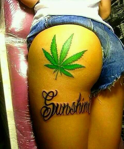 tatuagem de maconha na bunda