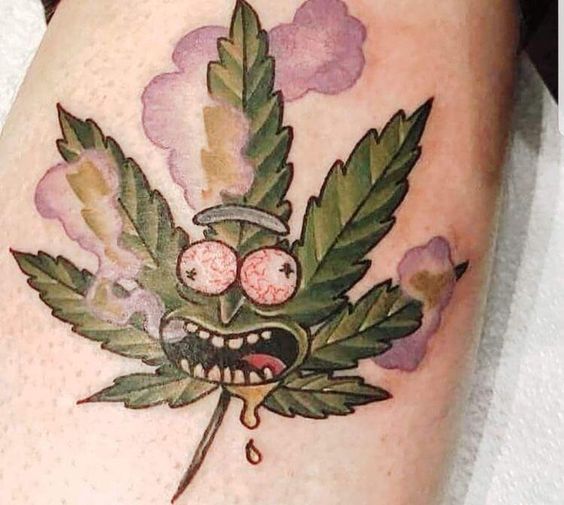 tatuagem folha de maconha com rosto de rick 