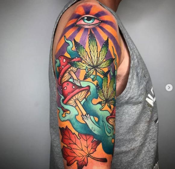 tatuagem de maconha colorida