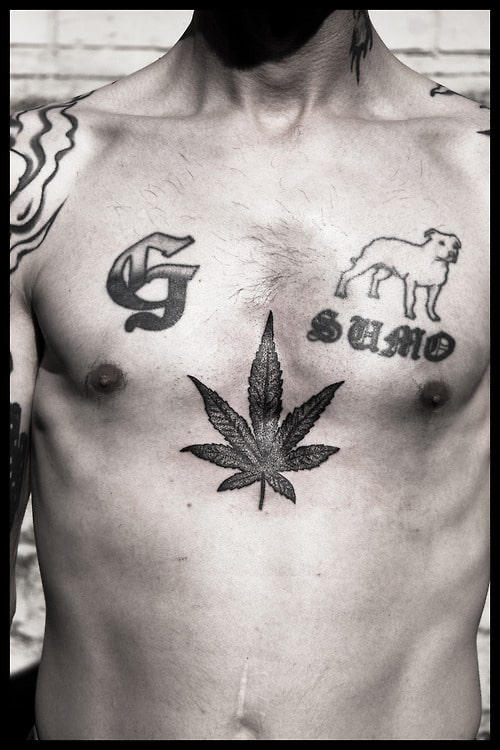 tatuagem da folha de maconha