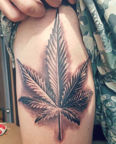 tatuagem de maconha masculina