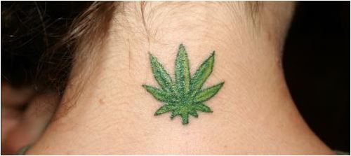 tatuagem da folha de maconha